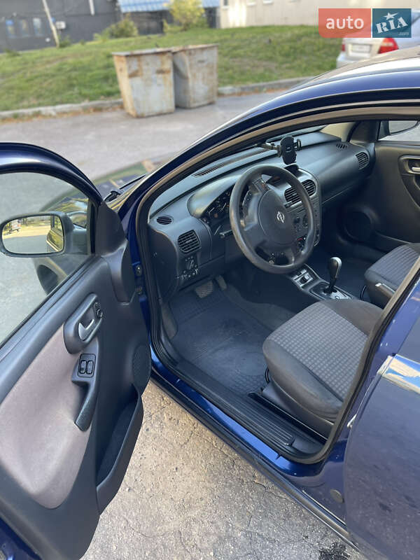 Хэтчбек Opel Corsa 2004 в Харькове