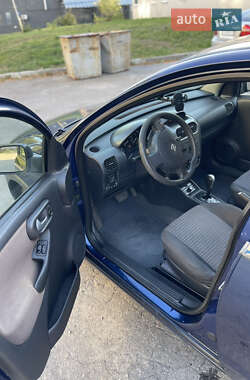 Хэтчбек Opel Corsa 2004 в 