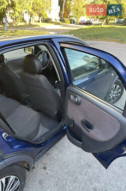 Хэтчбек Opel Corsa 2004 в 