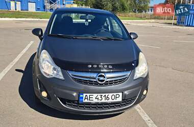 Хэтчбек Opel Corsa 2011 в 