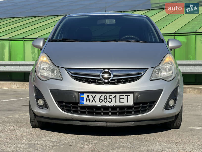 Хэтчбек Opel Corsa 2011 в Киеве