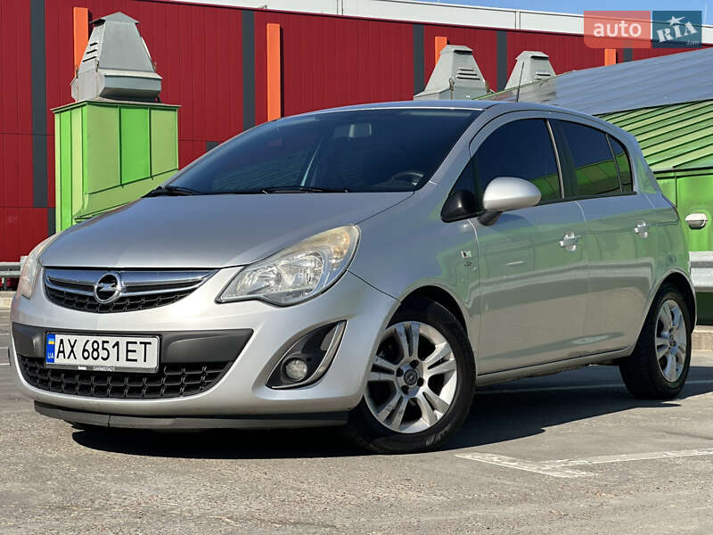 Хэтчбек Opel Corsa 2011 в Киеве
