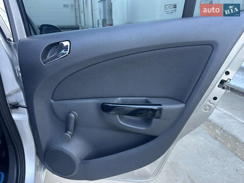 Хэтчбек Opel Corsa 2011 в Киеве