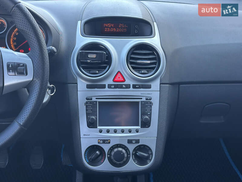 Хэтчбек Opel Corsa 2011 в Киеве