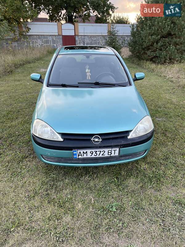Хэтчбек Opel Corsa 2002 в 