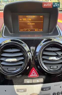 Хэтчбек Opel Corsa 2009 в 