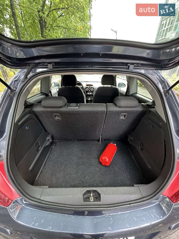 Хэтчбек Opel Corsa 2010 в Чернигове