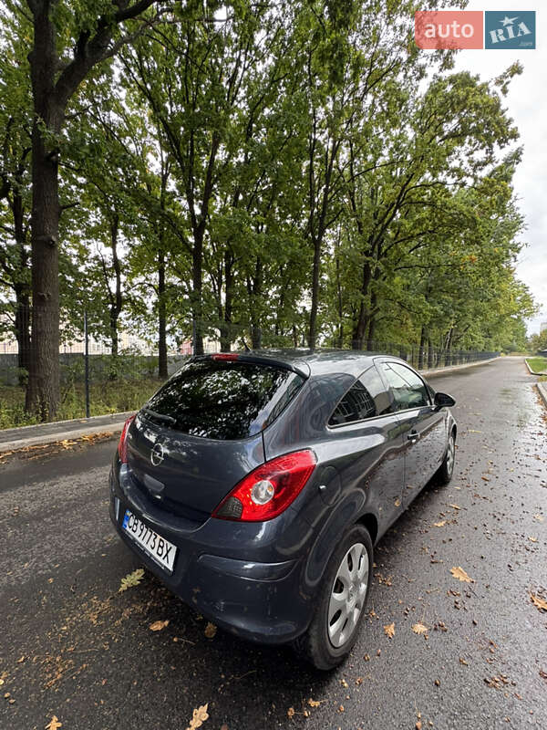 Хэтчбек Opel Corsa 2010 в Чернигове