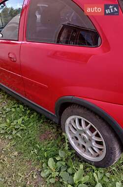 Хэтчбек Opel Corsa 2005 в 