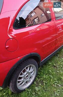Хэтчбек Opel Corsa 2005 в 