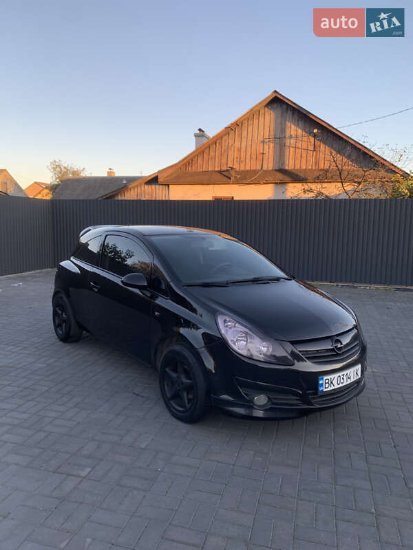 Хэтчбек Opel Corsa 2008 в 