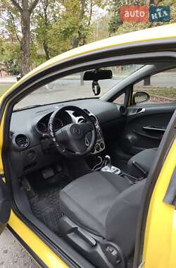 Хэтчбек Opel Corsa 2008 в 