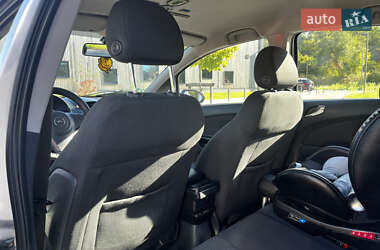 Хэтчбек Opel Corsa 2009 в 