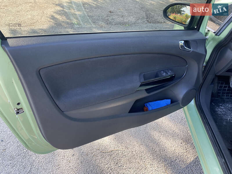 Хэтчбек Opel Corsa 2009 в Каменец-Подольском