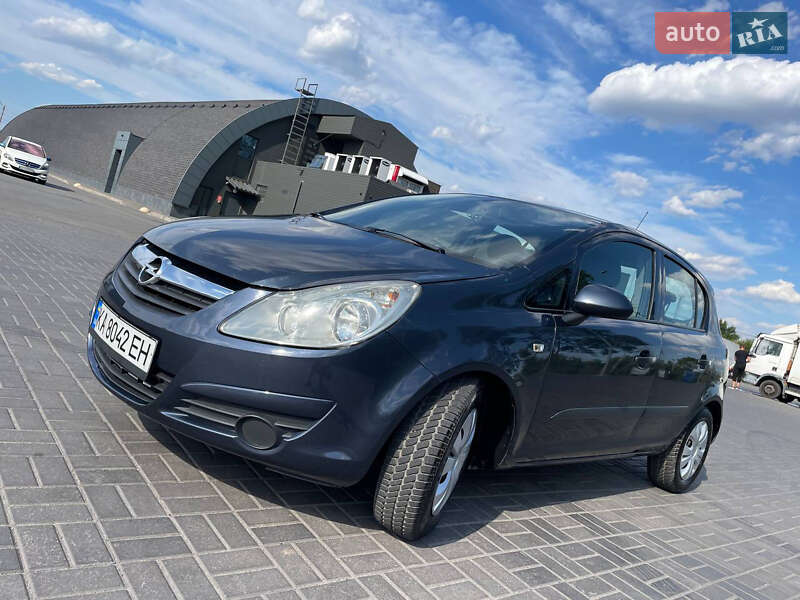 Хэтчбек Opel Corsa 2007 в 
