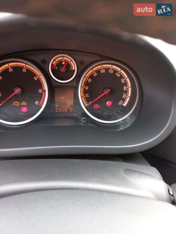 Хэтчбек Opel Corsa 2012 в Львове