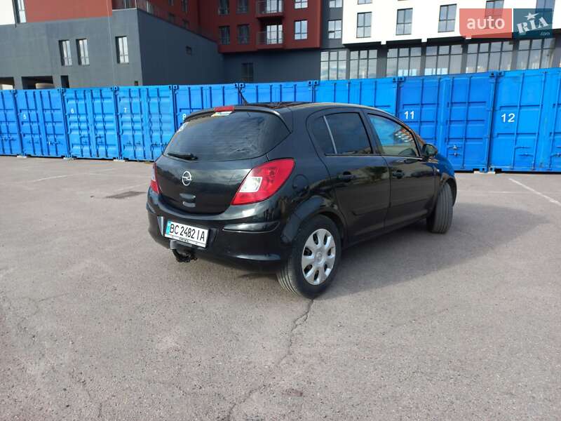 Хэтчбек Opel Corsa 2012 в Львове