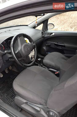 Хэтчбек Opel Corsa 2010 в 