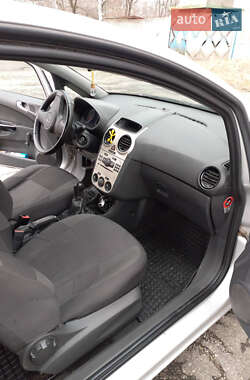 Хэтчбек Opel Corsa 2010 в 
