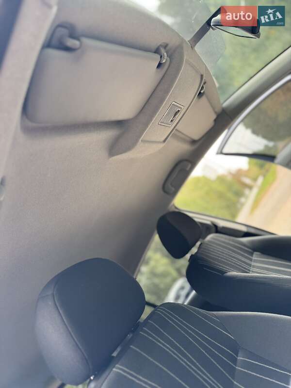 Хэтчбек Opel Corsa 2009 в Бобровице