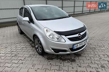 Хэтчбек Opel Corsa 2010 в 