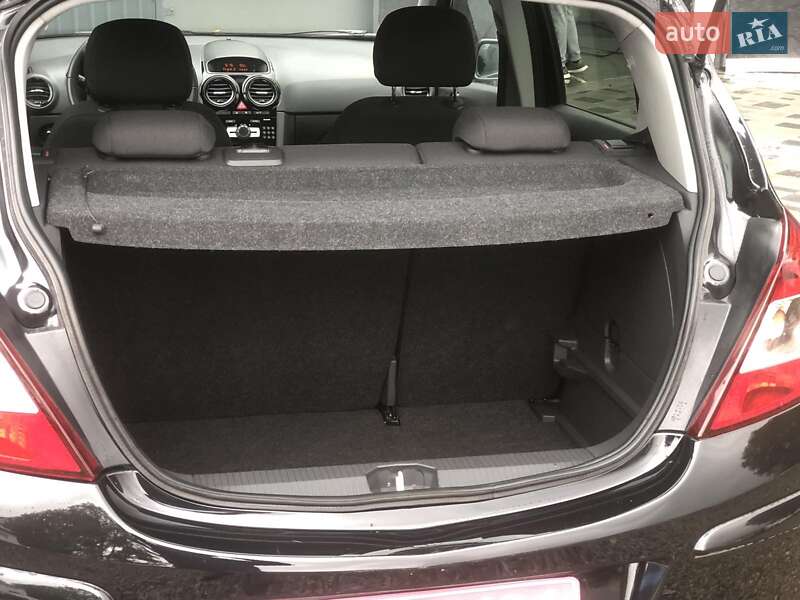 Хэтчбек Opel Corsa 2011 в Ивано-Франковске