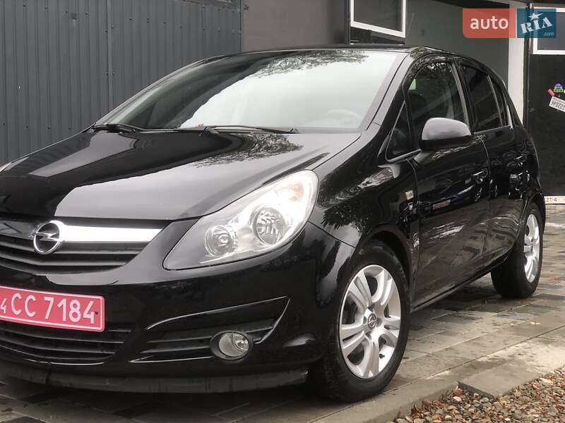Хэтчбек Opel Corsa 2011 в Ивано-Франковске