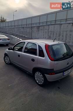 Хэтчбек Opel Corsa 2002 в 