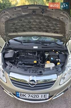 Хэтчбек Opel Corsa 2008 в 
