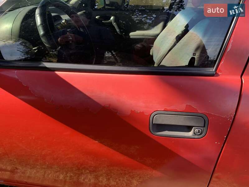 Хэтчбек Opel Corsa 1994 в Магдалиновке