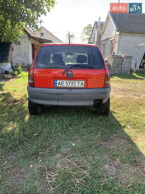 Хэтчбек Opel Corsa 1994 в Магдалиновке