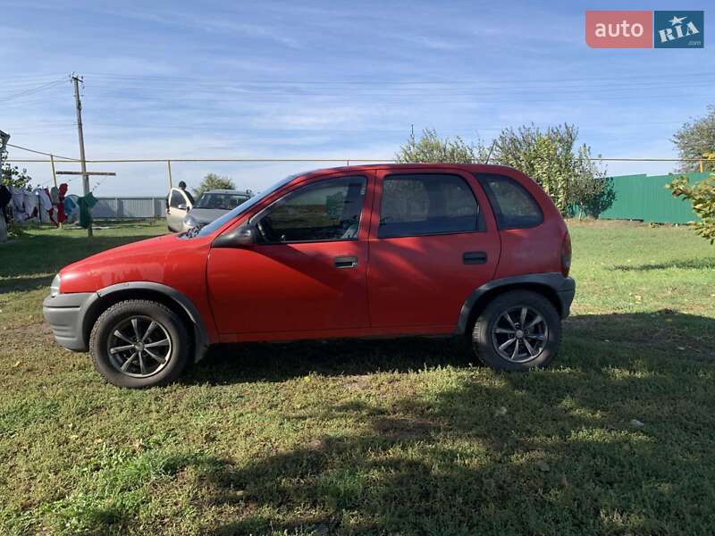 Хэтчбек Opel Corsa 1994 в Магдалиновке