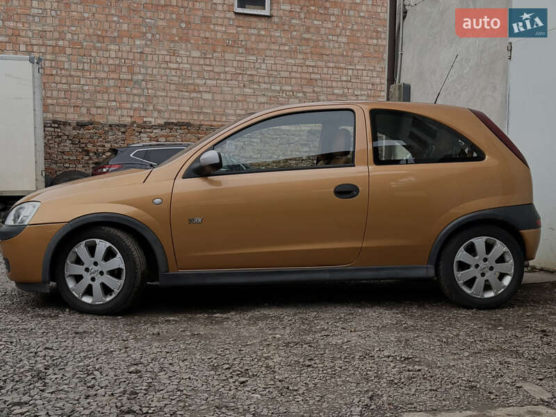 Хэтчбек Opel Corsa 2003 в Дрогобыче