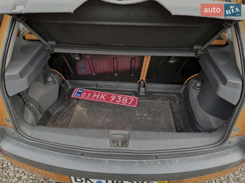 Хэтчбек Opel Corsa 2003 в Дрогобыче