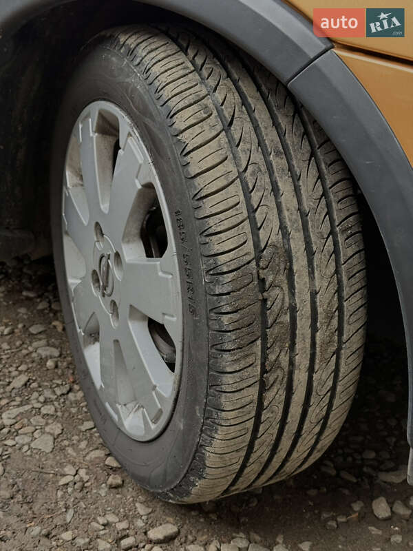 Хэтчбек Opel Corsa 2003 в Дрогобыче