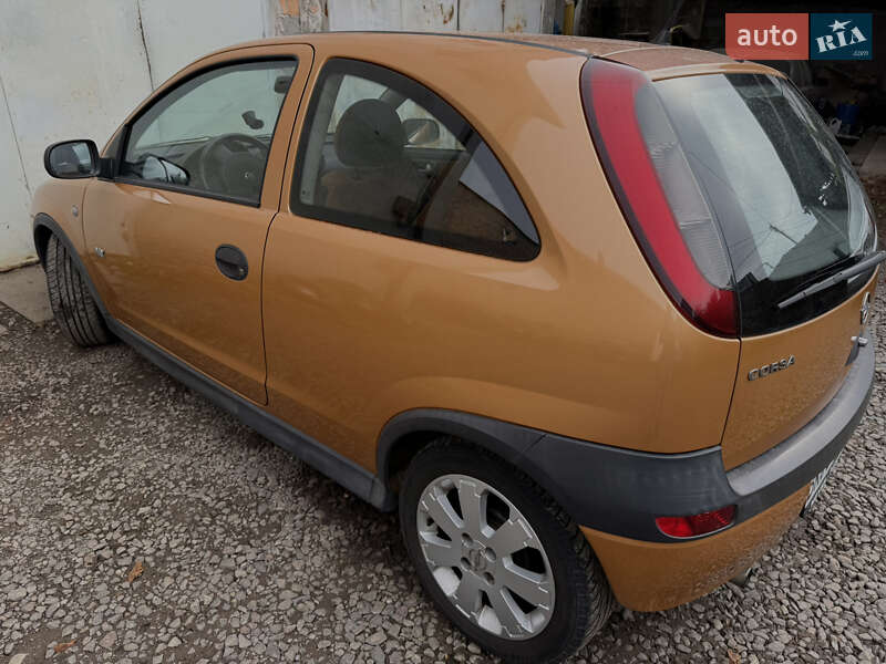 Хэтчбек Opel Corsa 2003 в Дрогобыче