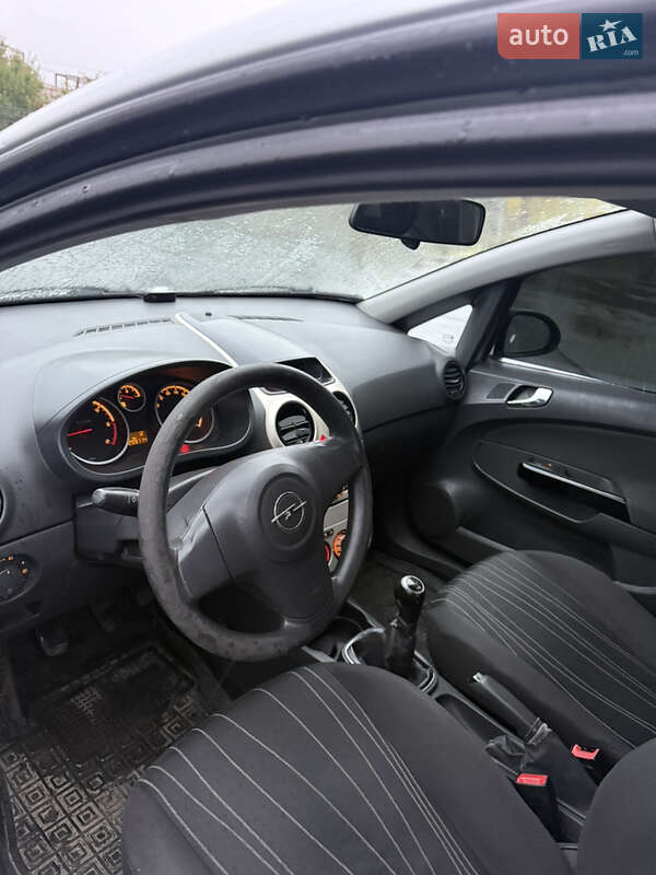 Хэтчбек Opel Corsa 2008 в Киеве