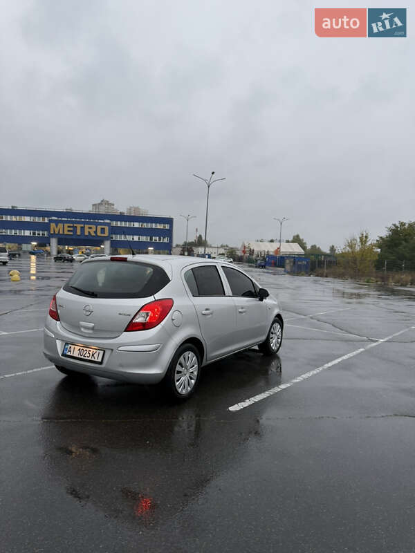 Хэтчбек Opel Corsa 2008 в Киеве