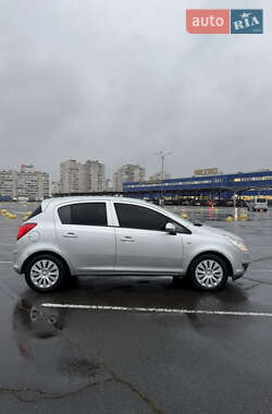 Хэтчбек Opel Corsa 2008 в 