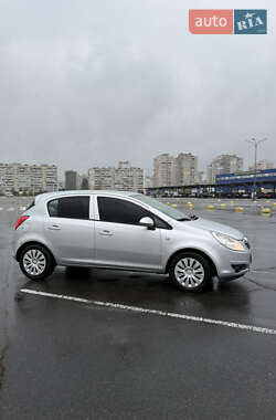 Хэтчбек Opel Corsa 2008 в 