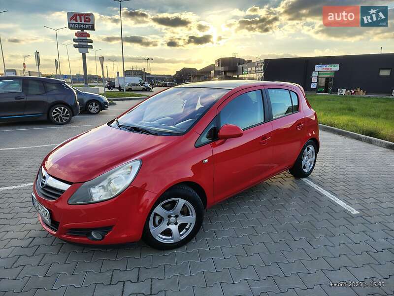 Хэтчбек Opel Corsa 2008 в 