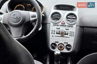 Хэтчбек Opel Corsa 2012 в 