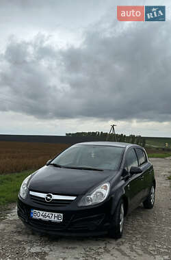 Хэтчбек Opel Corsa 2010 в 