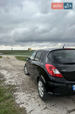 Хэтчбек Opel Corsa 2010 в 