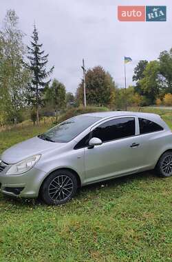 Хэтчбек Opel Corsa 2010 в 