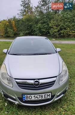 Хэтчбек Opel Corsa 2010 в 