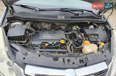Хэтчбек Opel Corsa 2010 в 