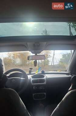 Хэтчбек Opel Corsa 2003 в 