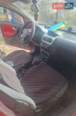 Хэтчбек Opel Corsa 2003 в 