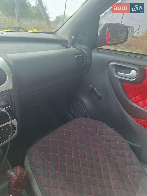 Хэтчбек Opel Corsa 2003 в Каменском